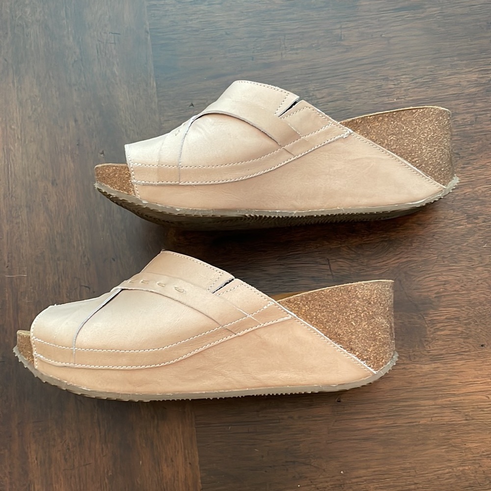 Sergio Tomani tan wedges, size 39